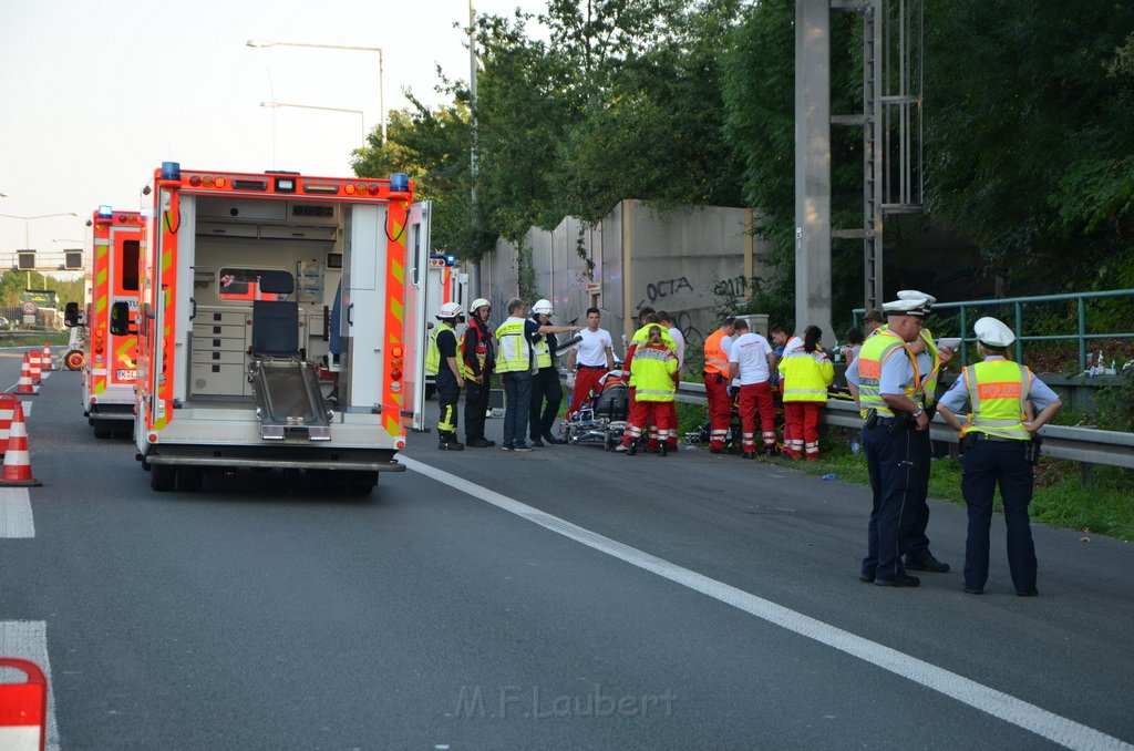 Einsatz BF Koeln Klimaanlage Reisebus defekt A 3 Rich Koeln hoehe Leverkusen P089.JPG